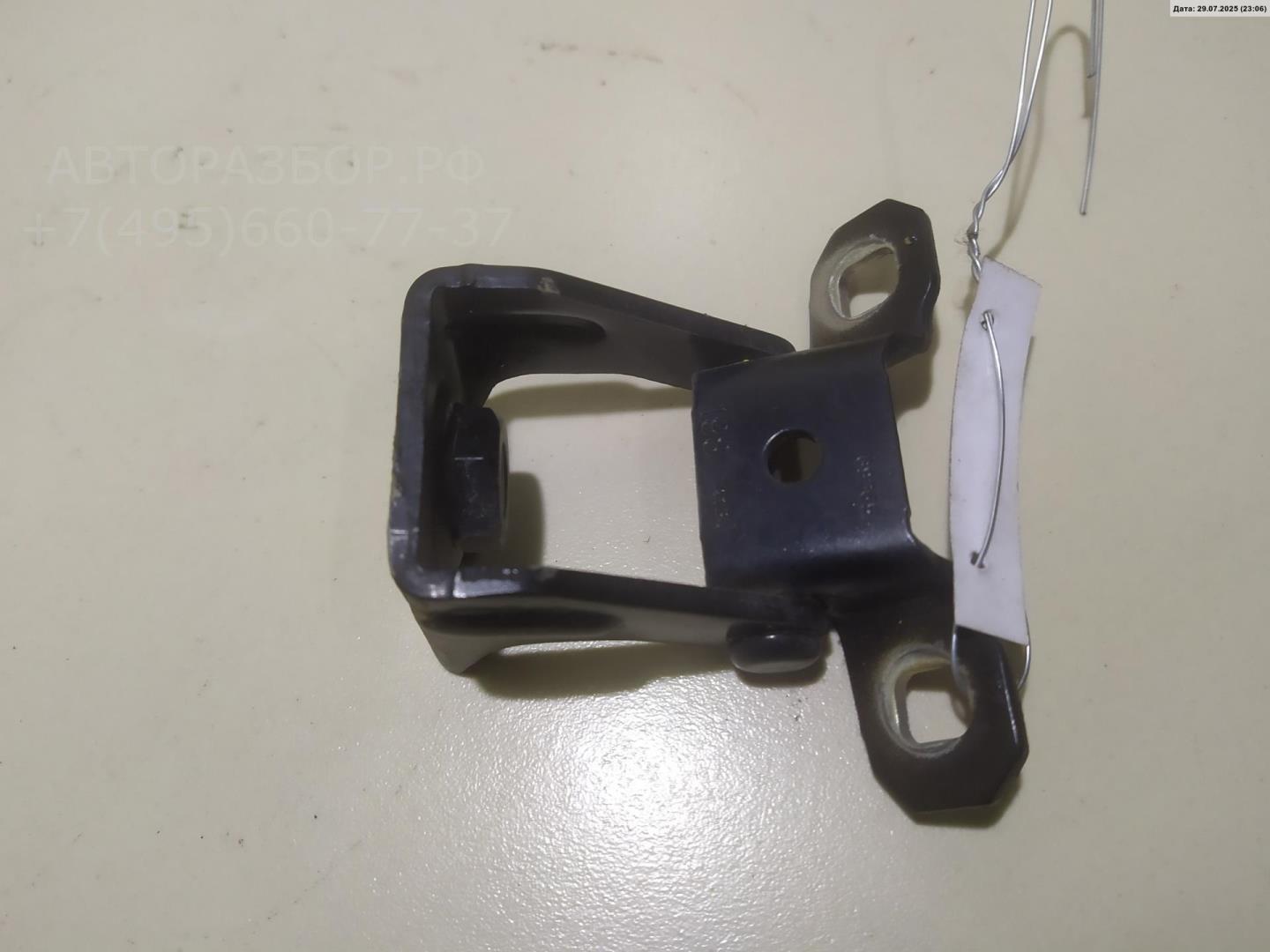 Петля крышки багажника