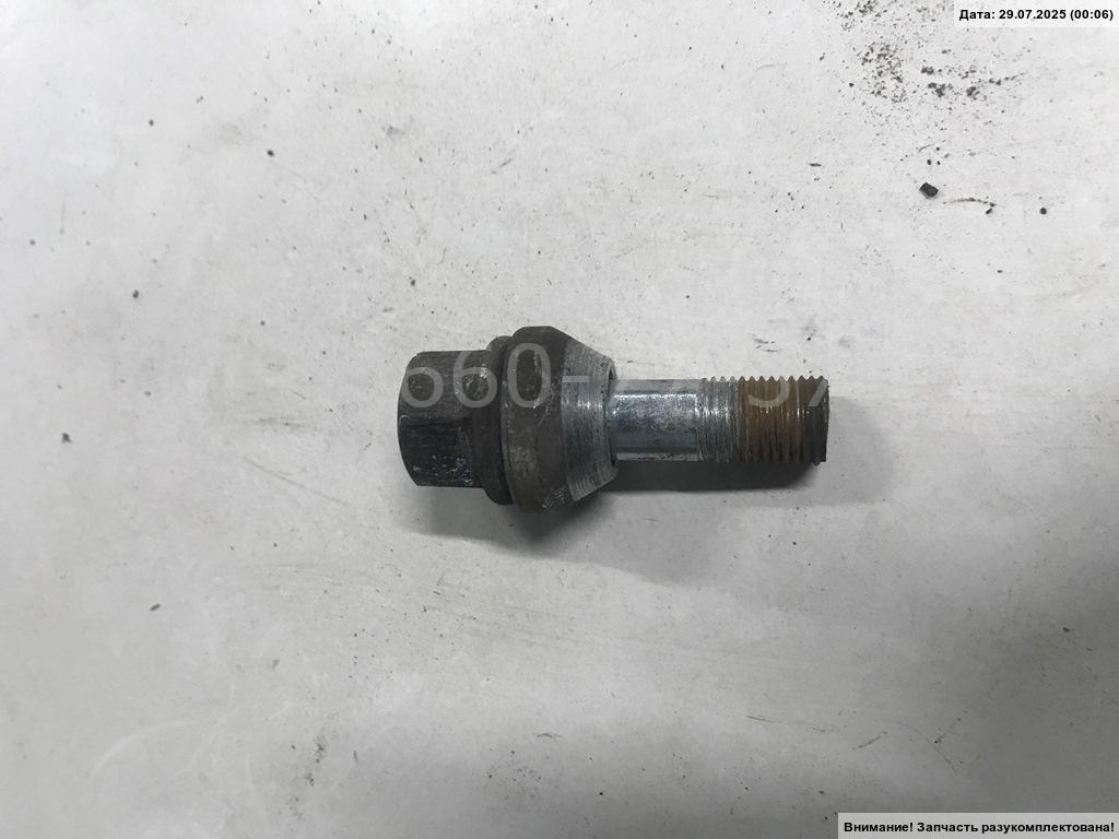 Болт колесный