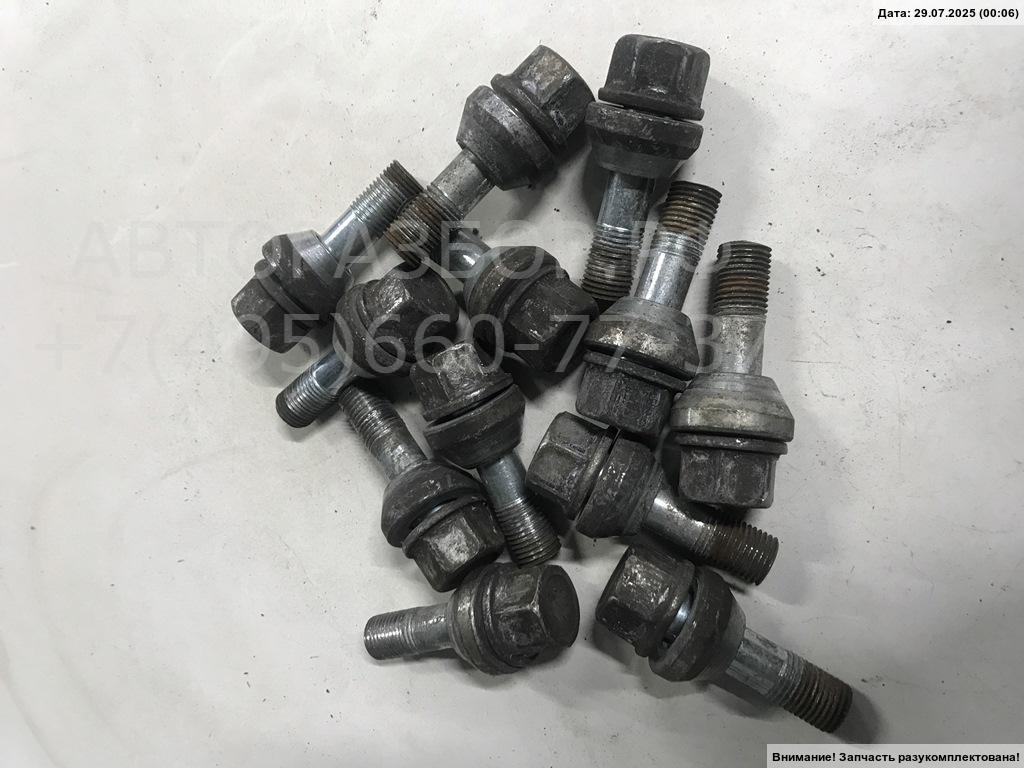 Болт колесный