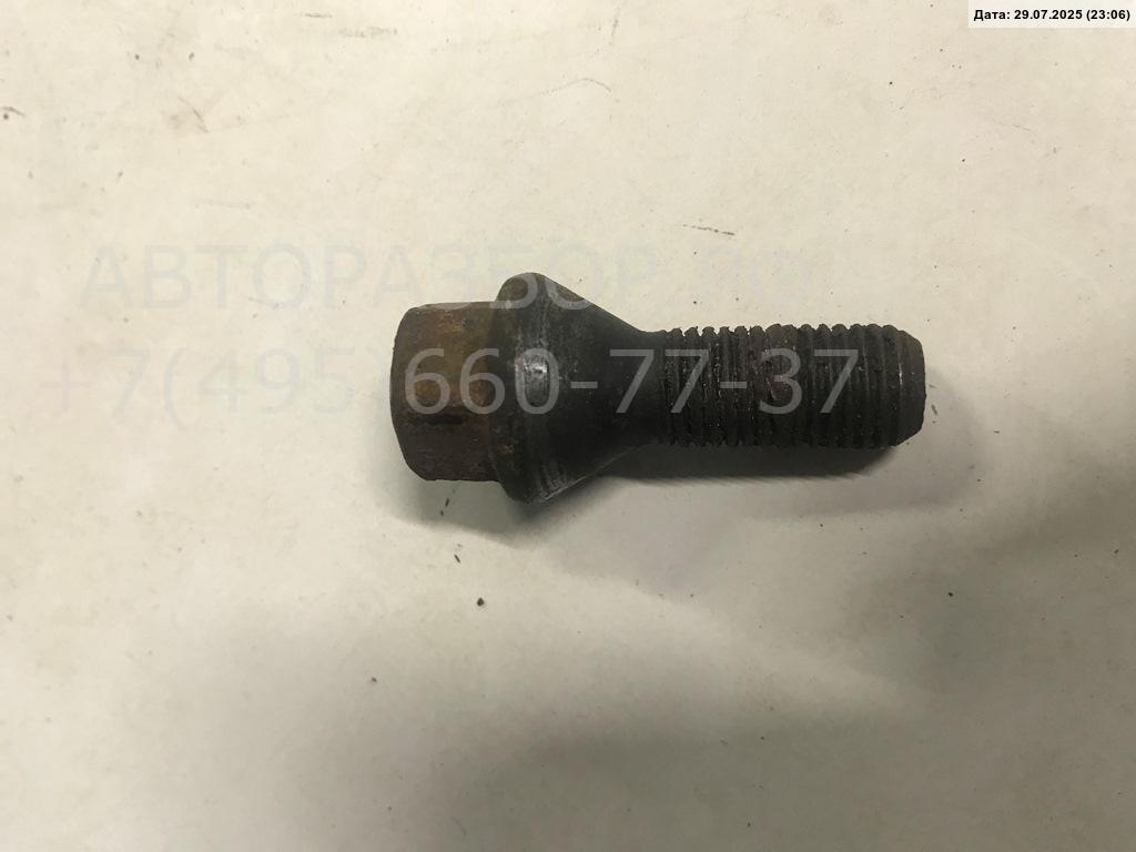 Болт колесный