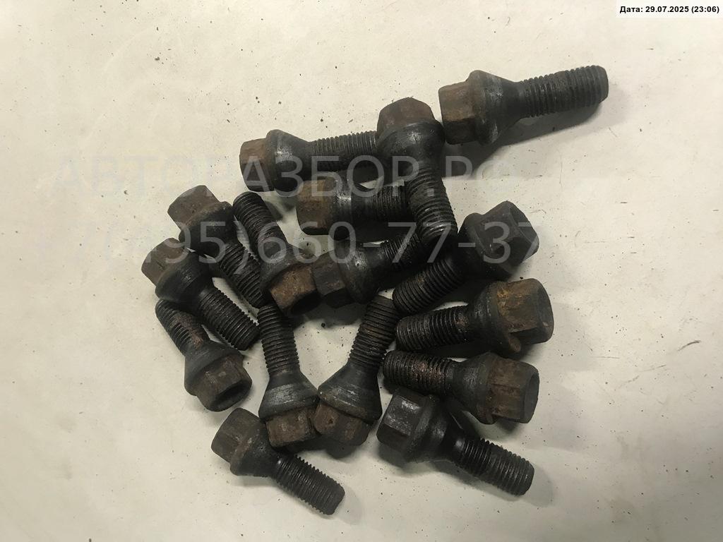 Болт колесный