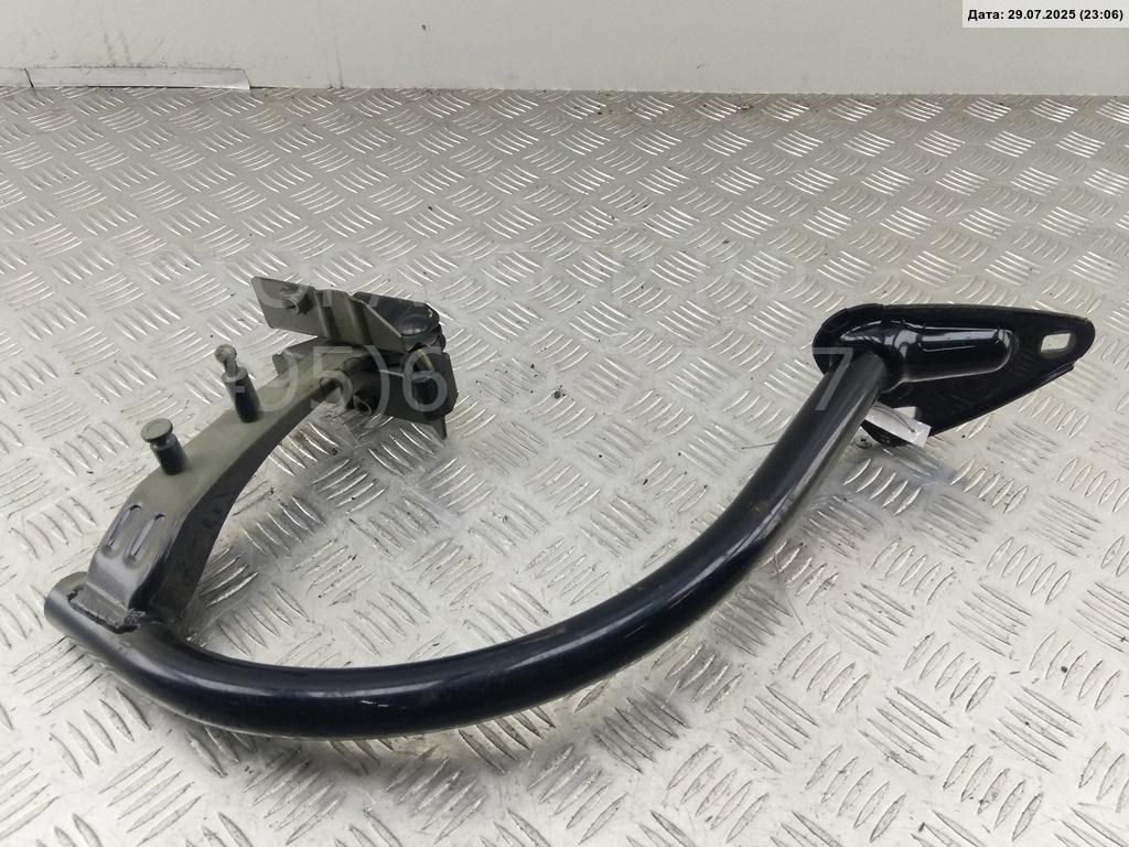 Петля крышки багажника