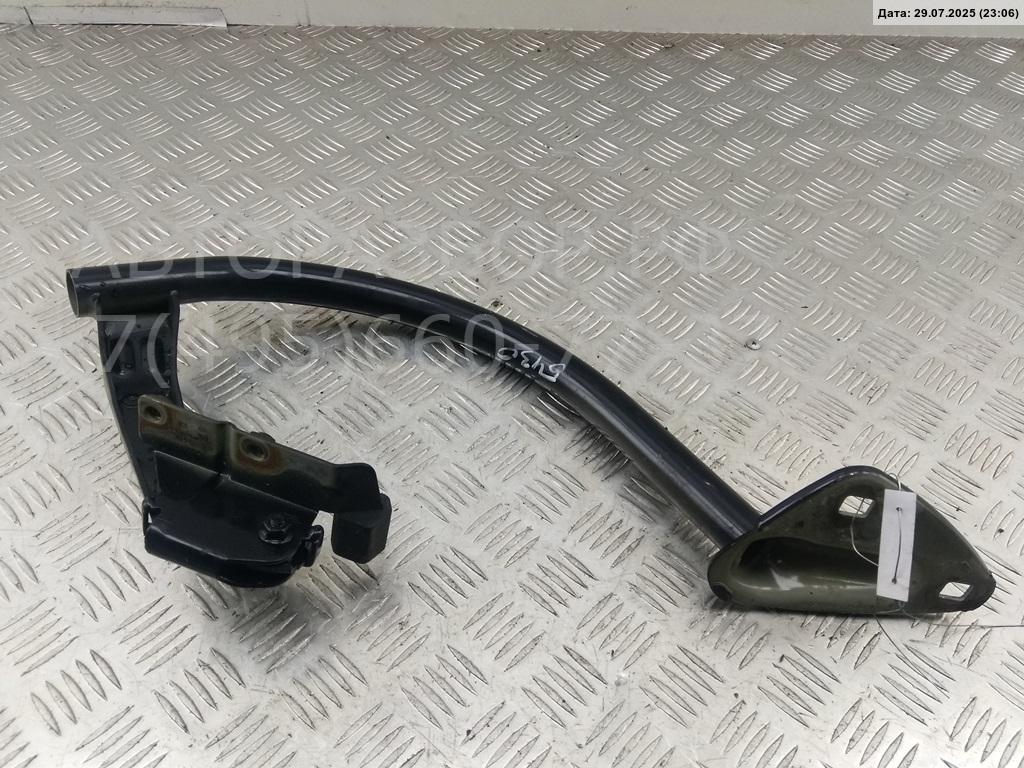 Петля крышки багажника