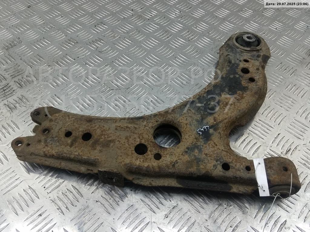 Рычаг передний правый