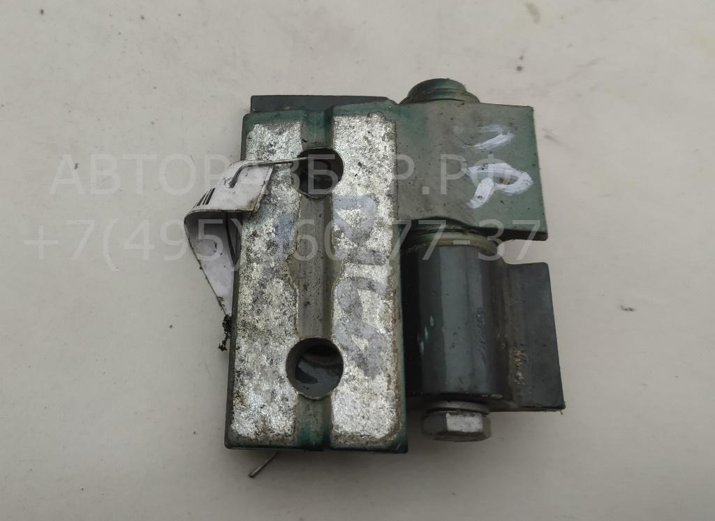 Петля двери