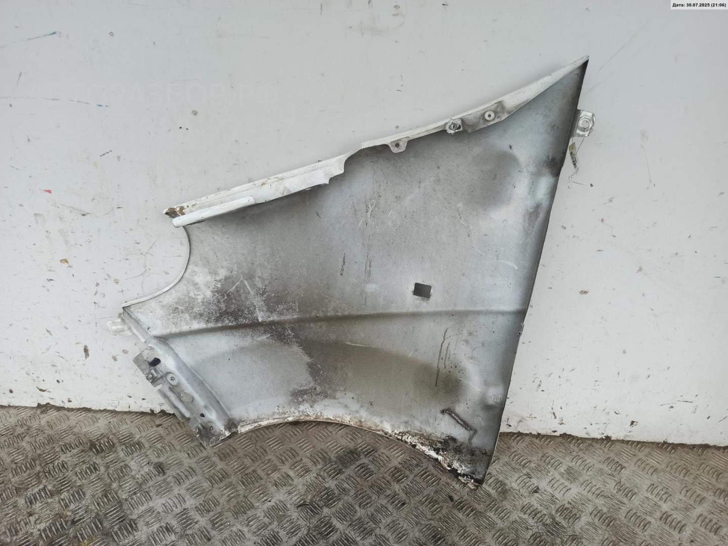 Крыло переднее правое
