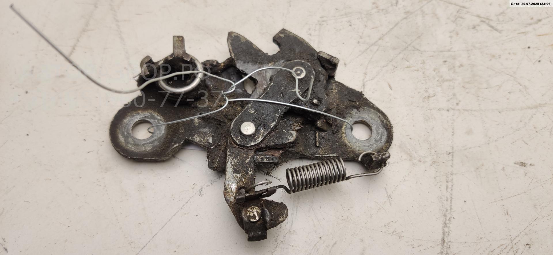 Замок капота