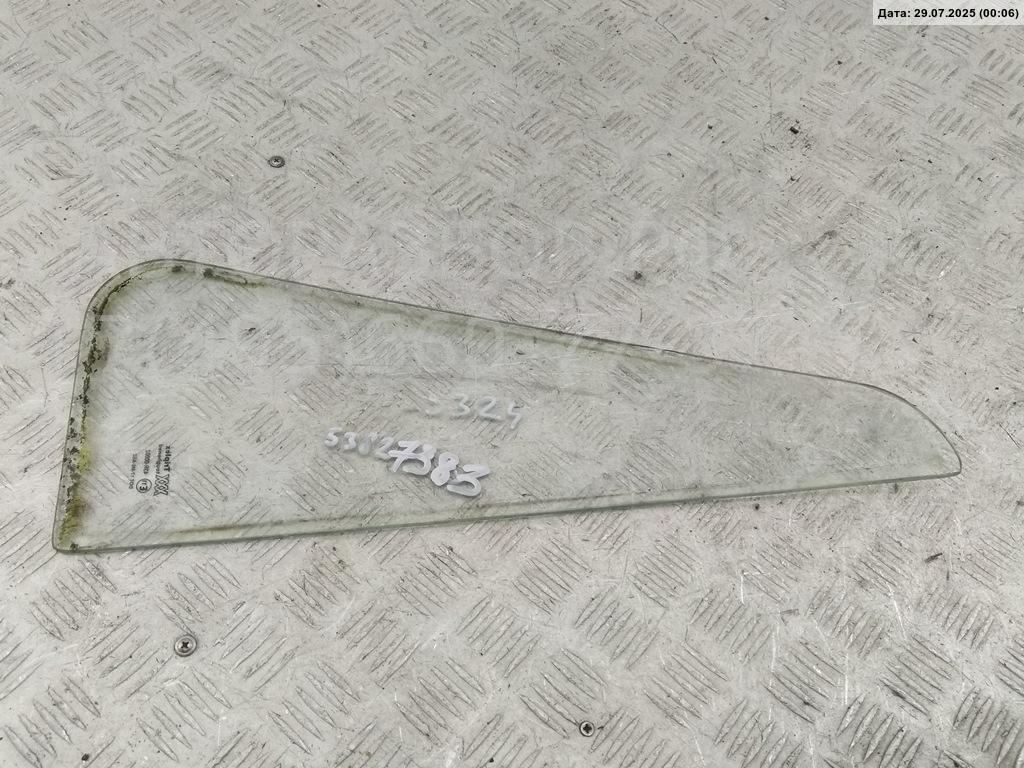 Стекло двери передней правой (форточка)