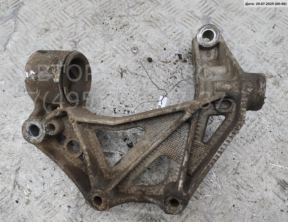 Рычаг передний правый