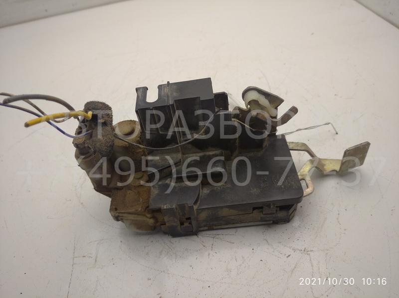 Замок двери передней левой