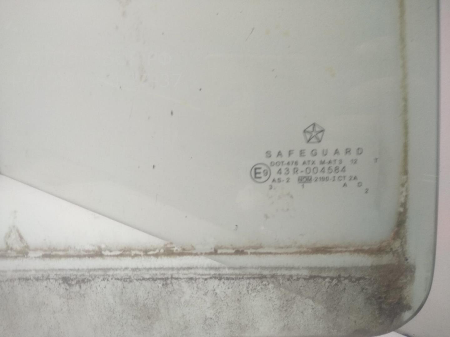 Стекло двери задней правой