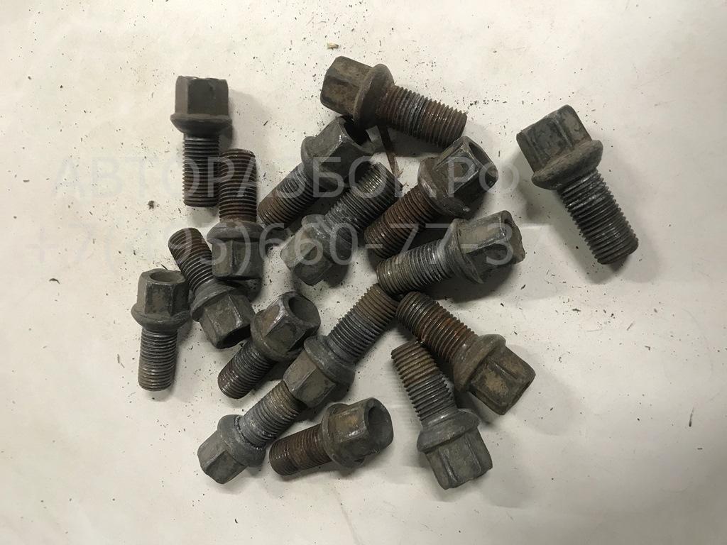 Болт колесный