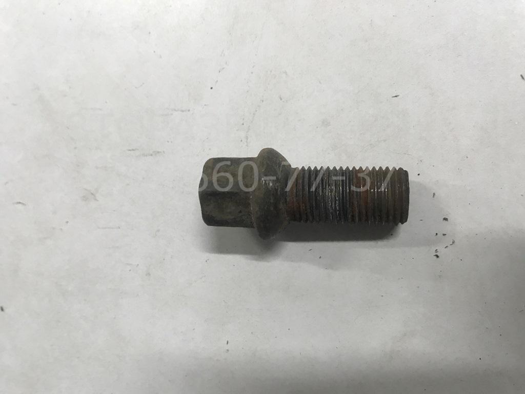 Болт колесный