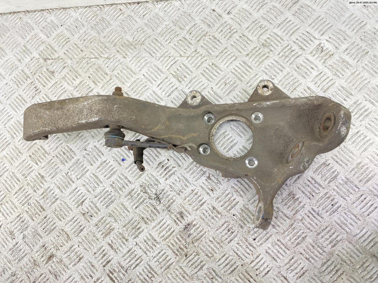 Кулак поворотный передний правый