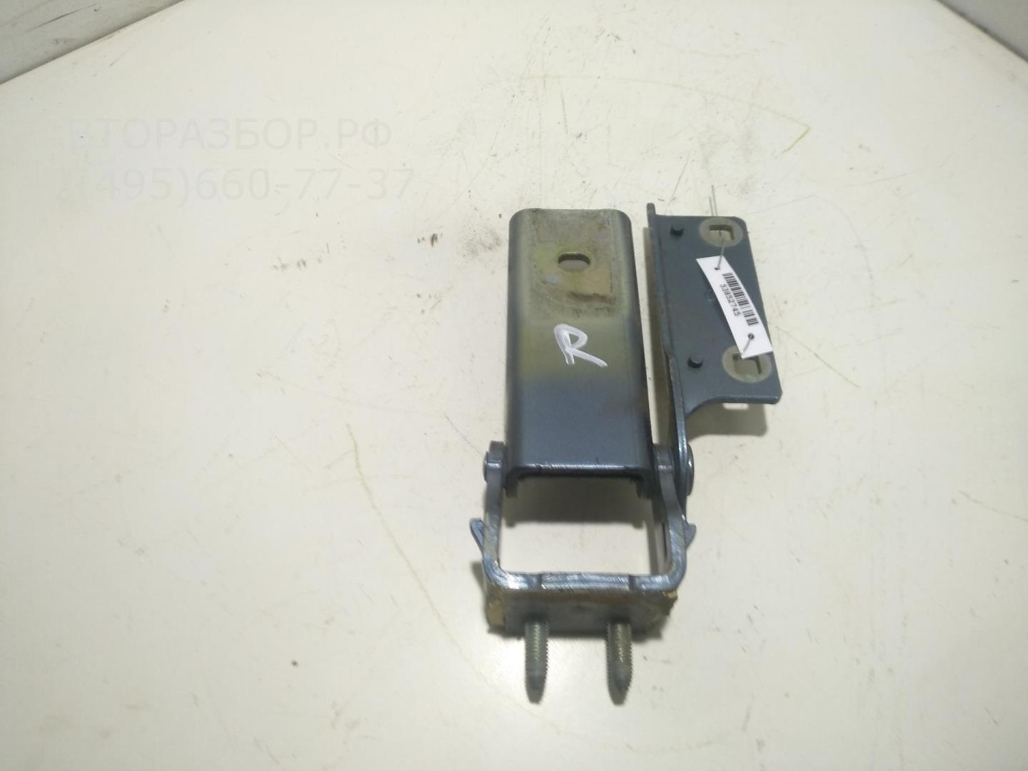 Петля крышки багажника