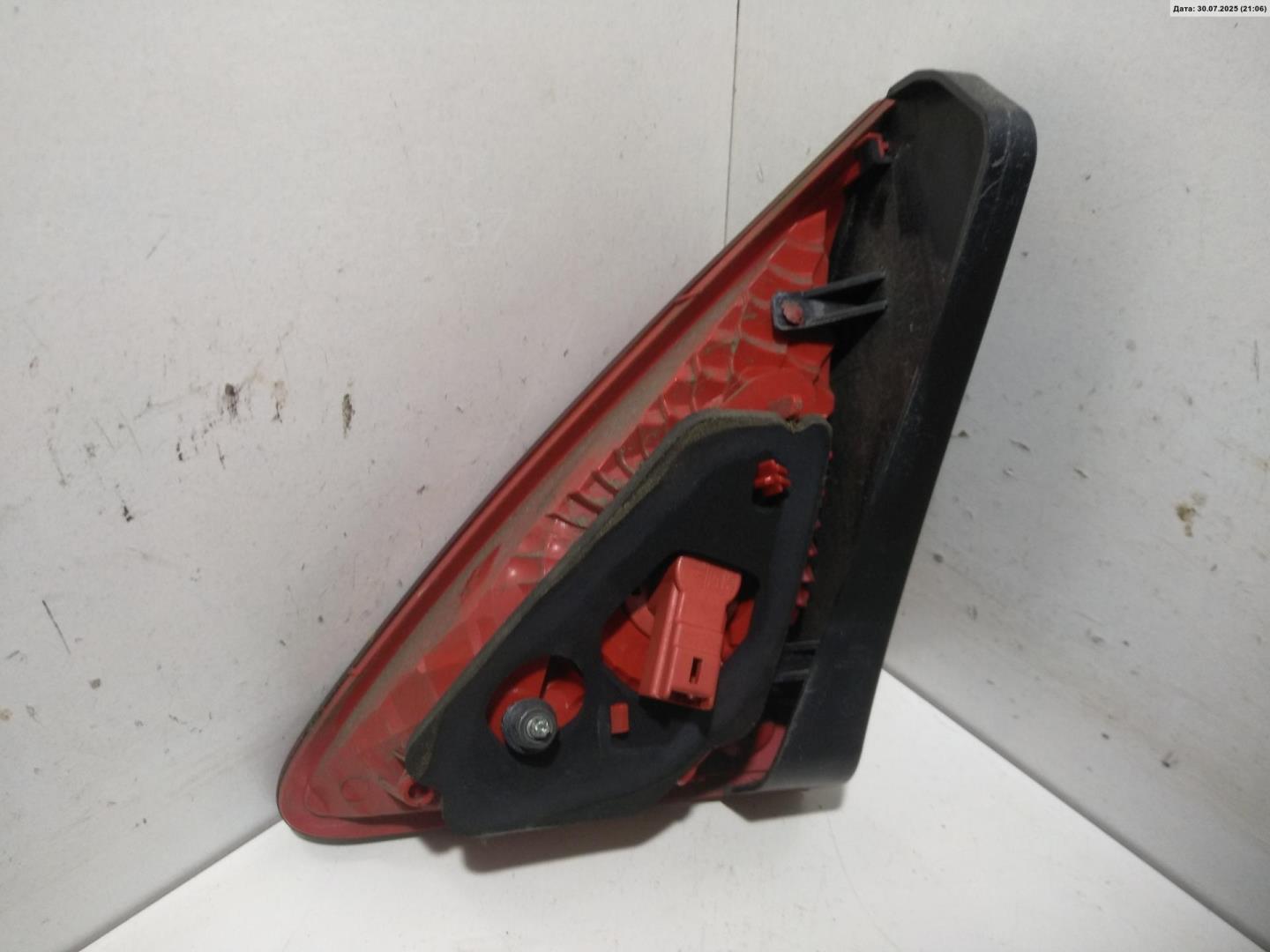 Фонарь задний внутренний левый