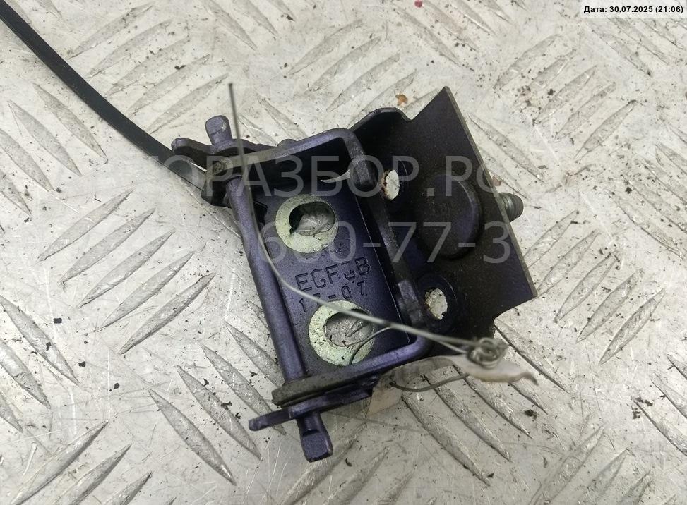 Петля крышки багажника