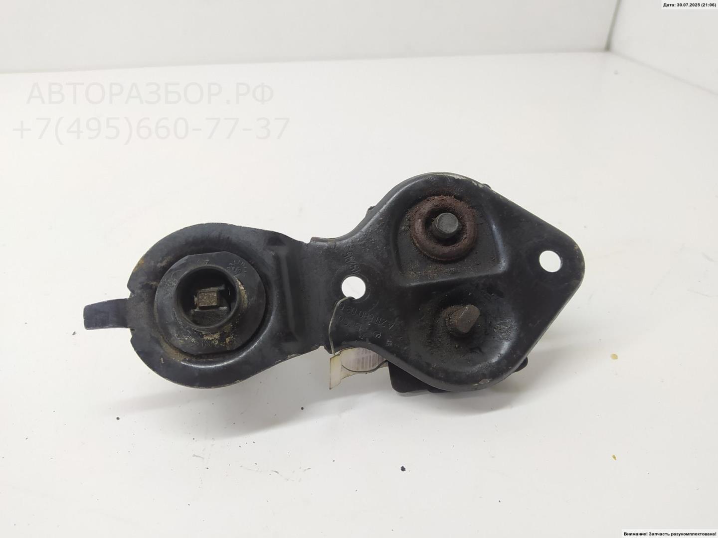 Замок капота