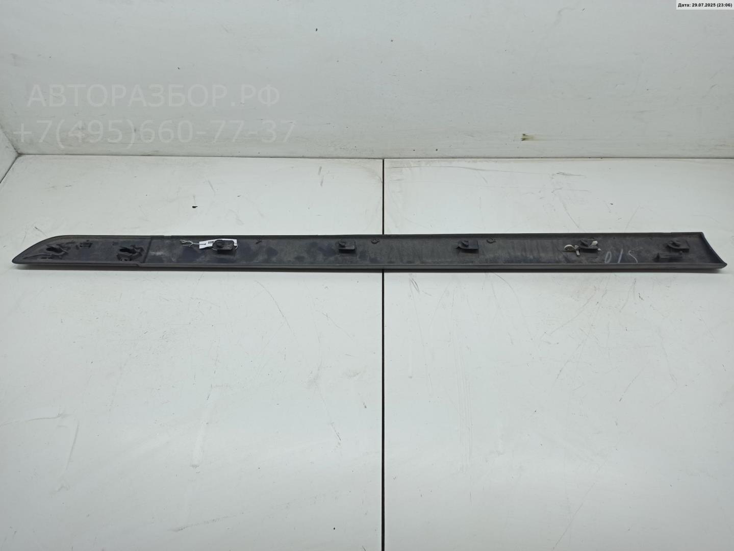 Молдинг двери передней левой