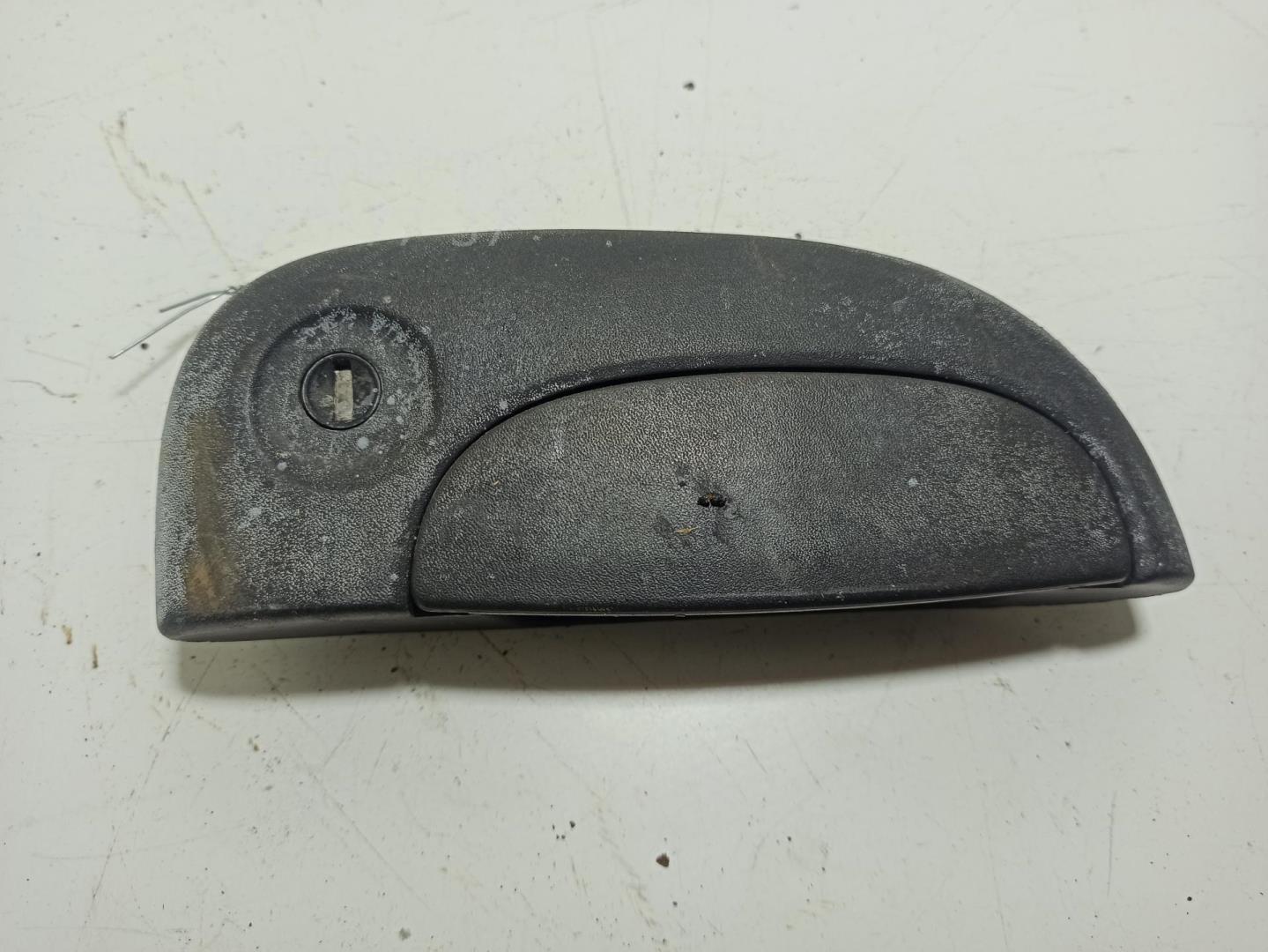 Ручка двери передней наружная правая