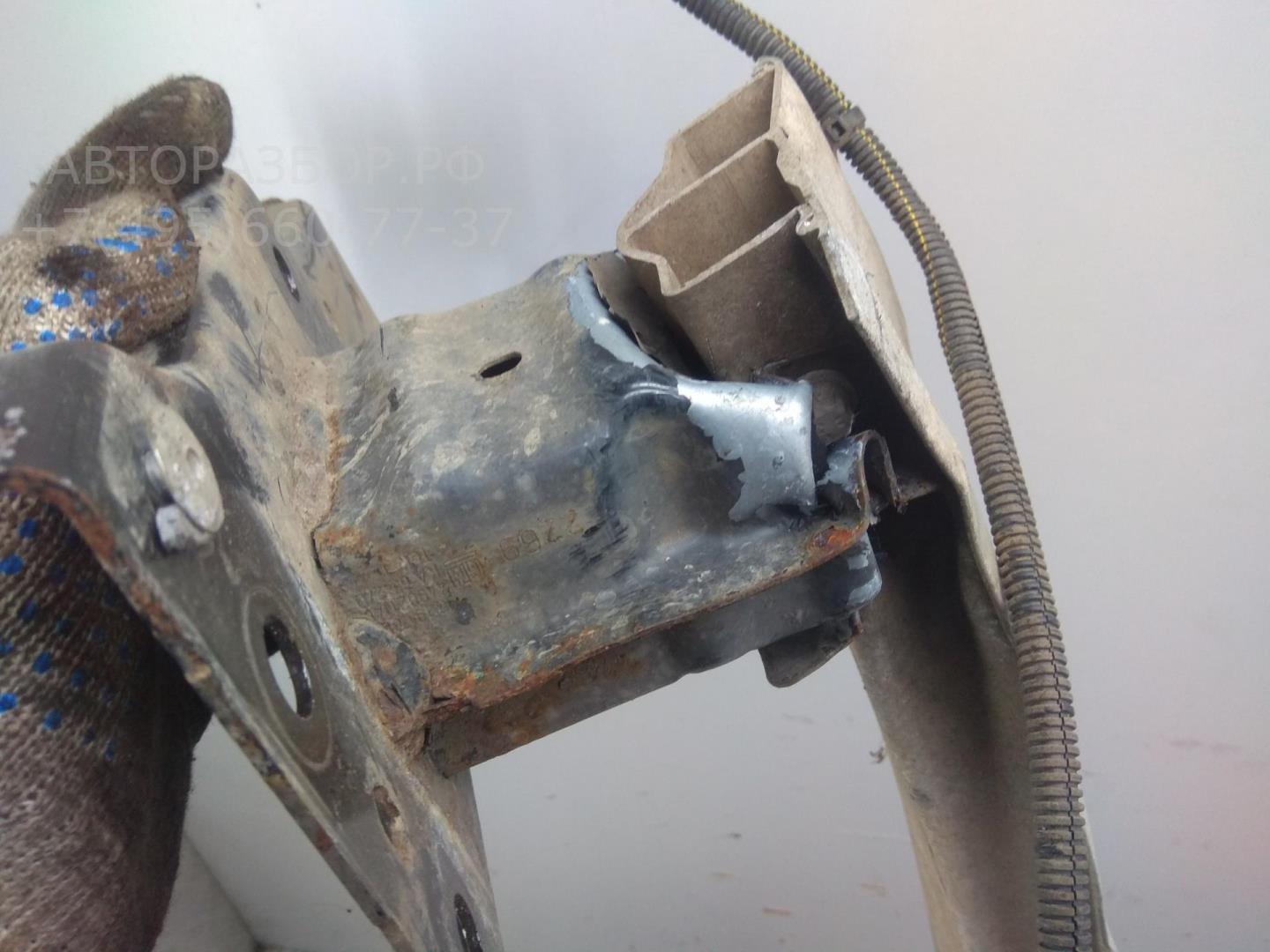 Усилитель переднего бампера