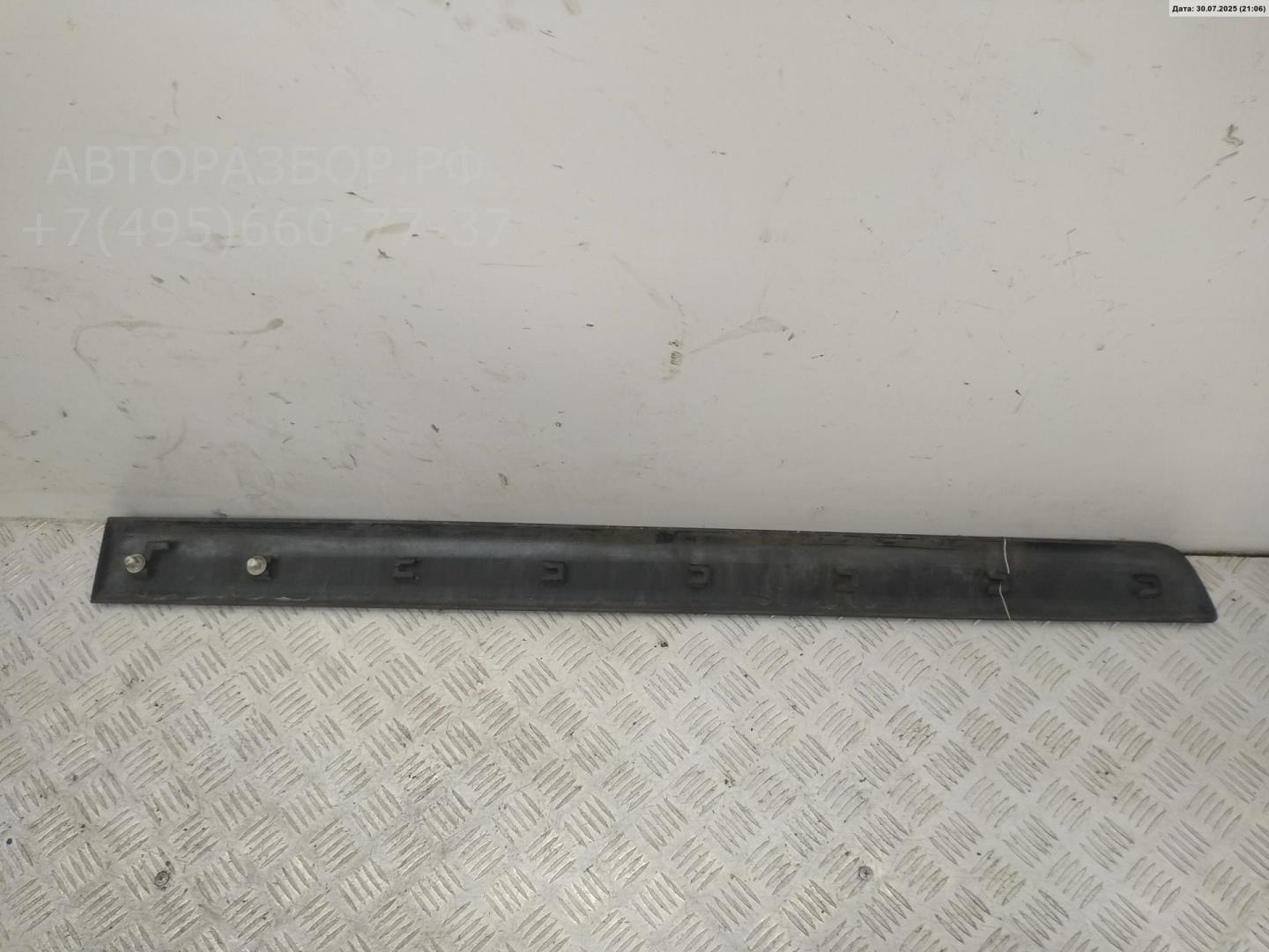 Накладка двери передней правой