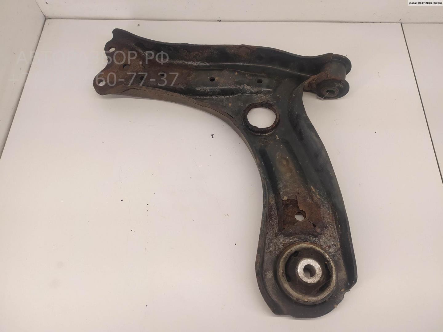 Рычаг передний левый