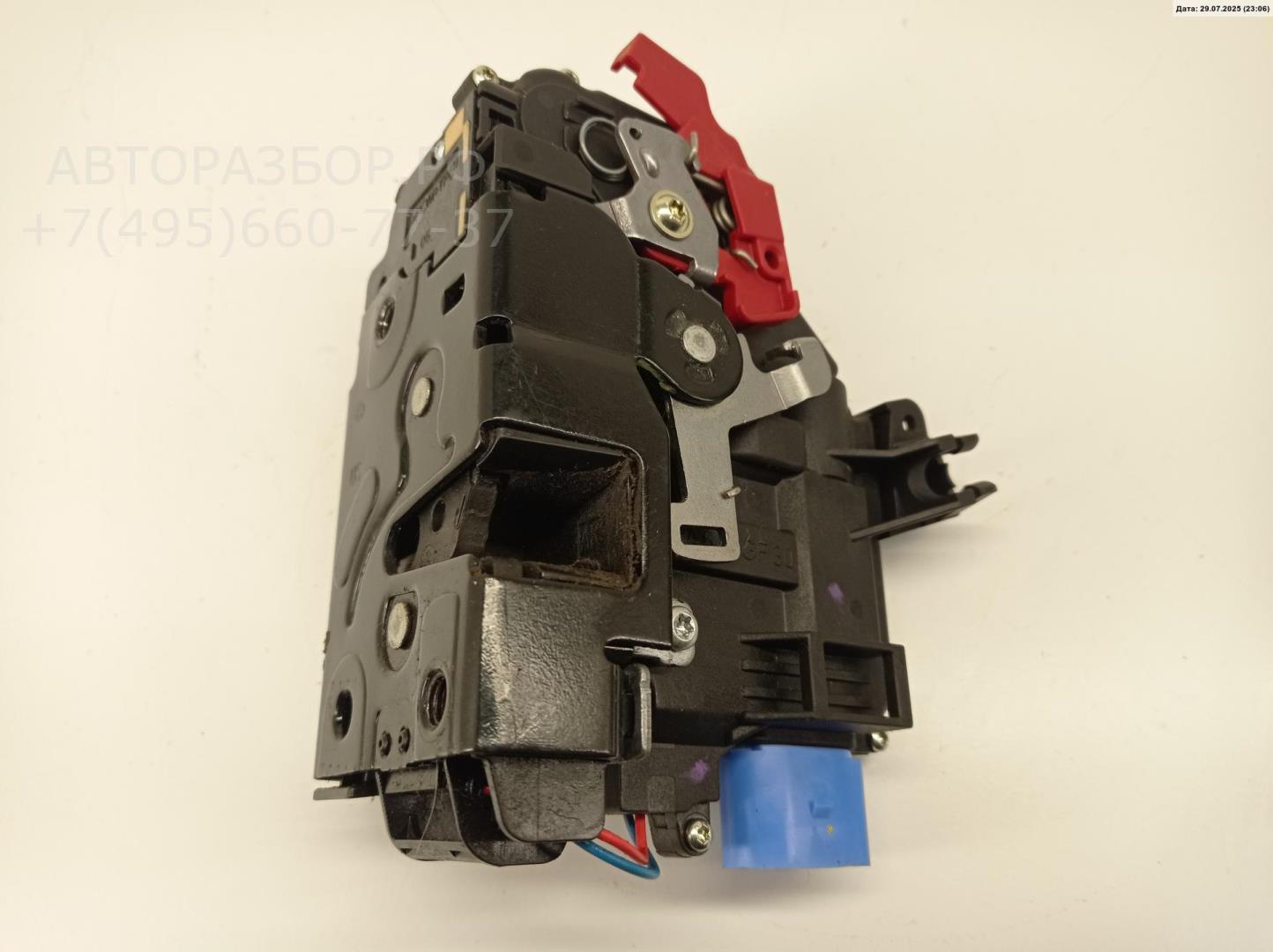 Замок двери передней левой