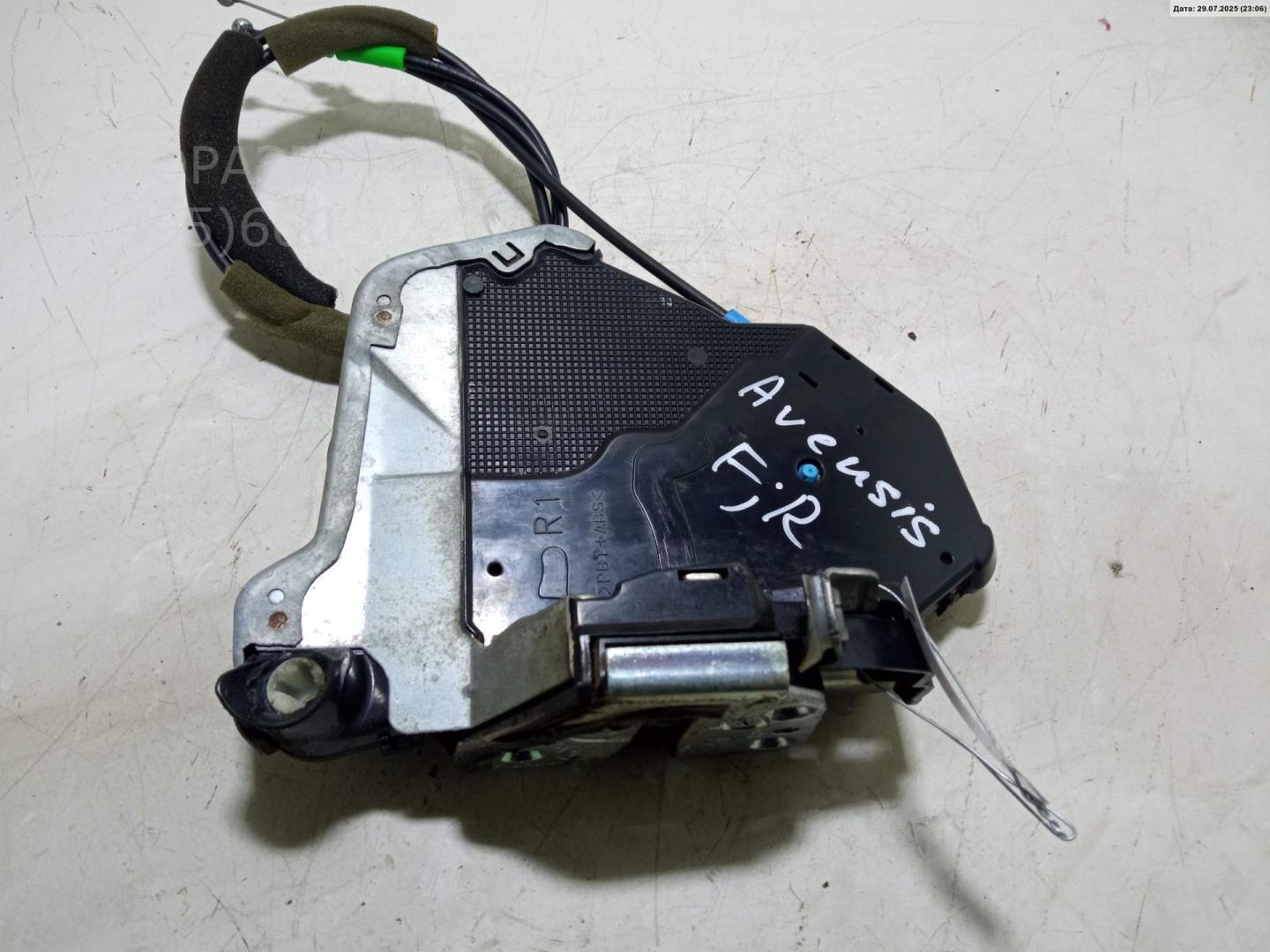 Замок двери передней правой