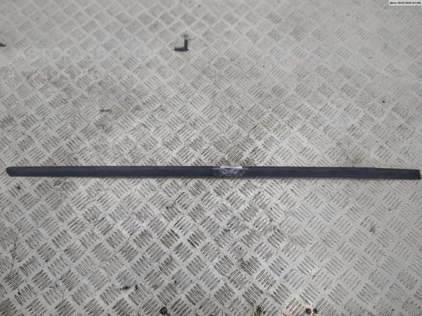 Накладка двери передней правой