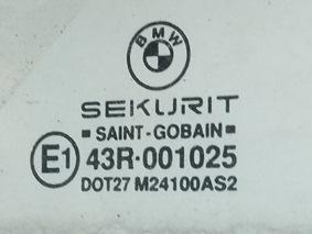 Стекло двери задней левой (форточка)