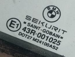 Стекло двери задней правой (форточка)