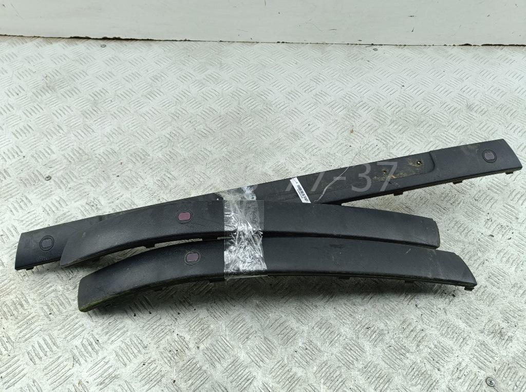 Молдинг переднего бампера