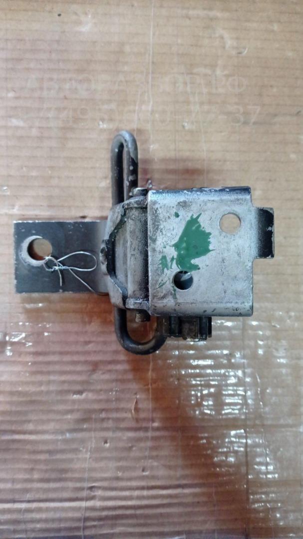 Петля двери