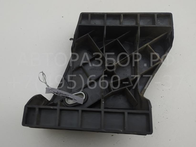 Кронштейн заднего бампера