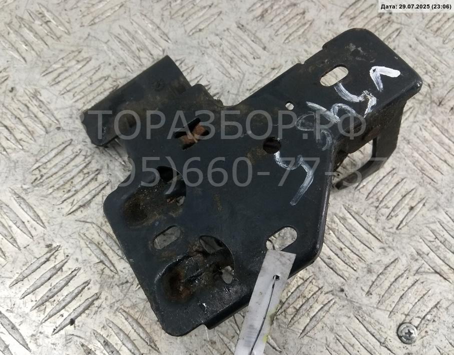 Замок капота