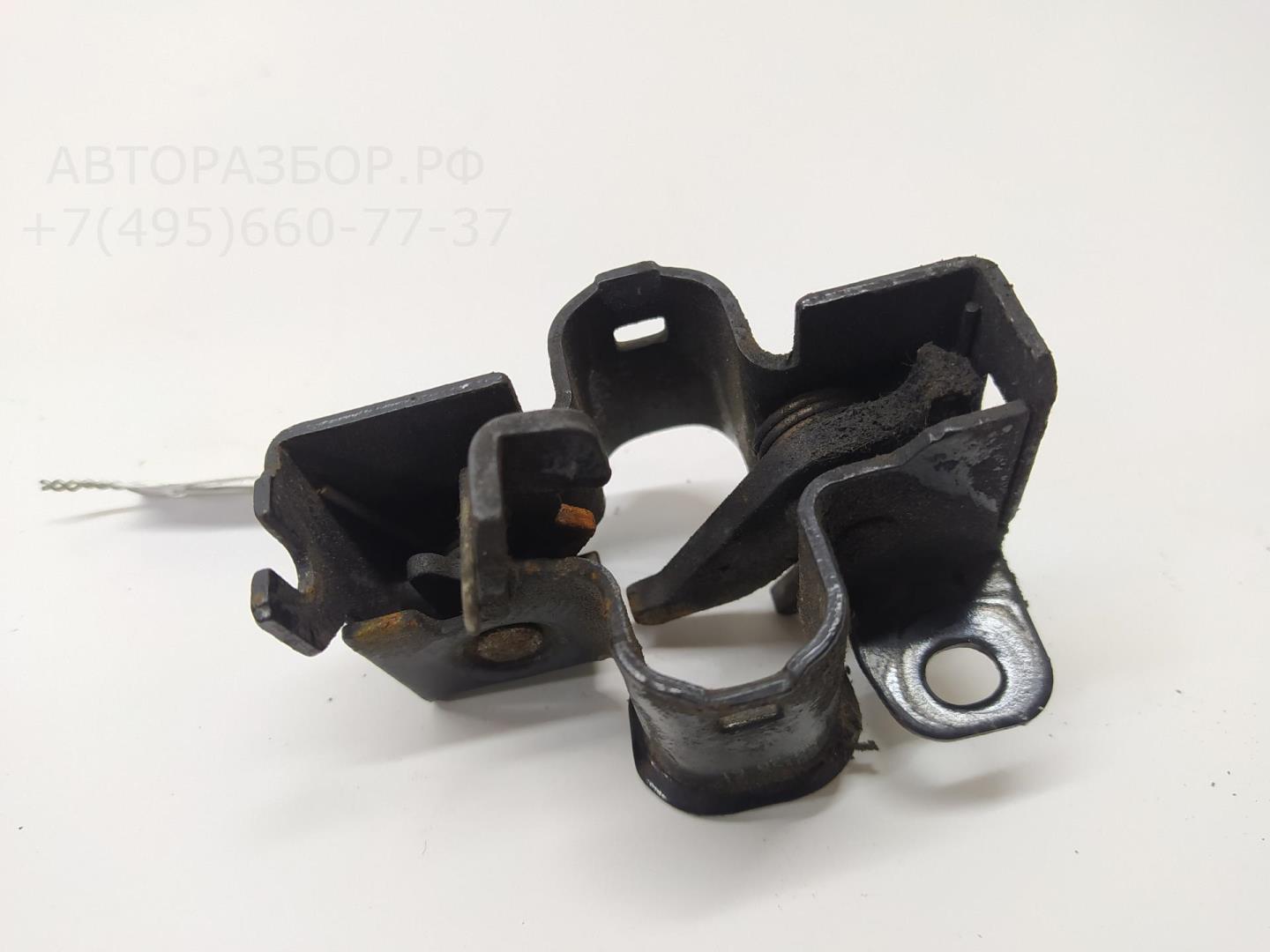 Замок капота