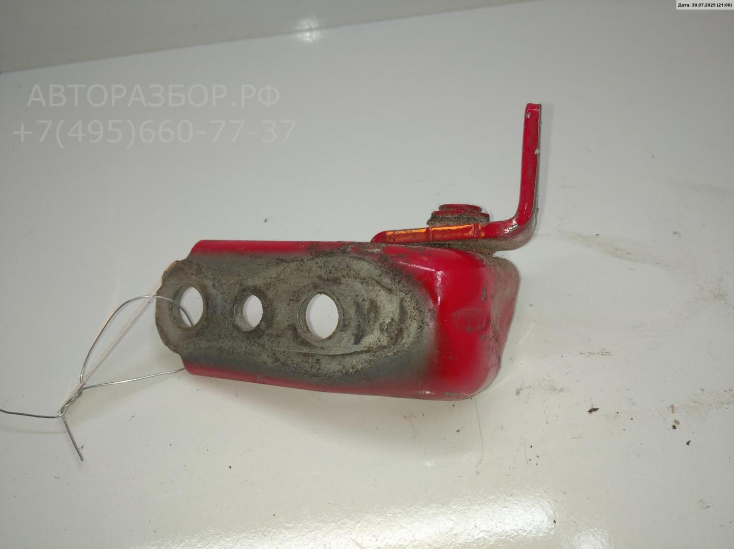 Петля двери