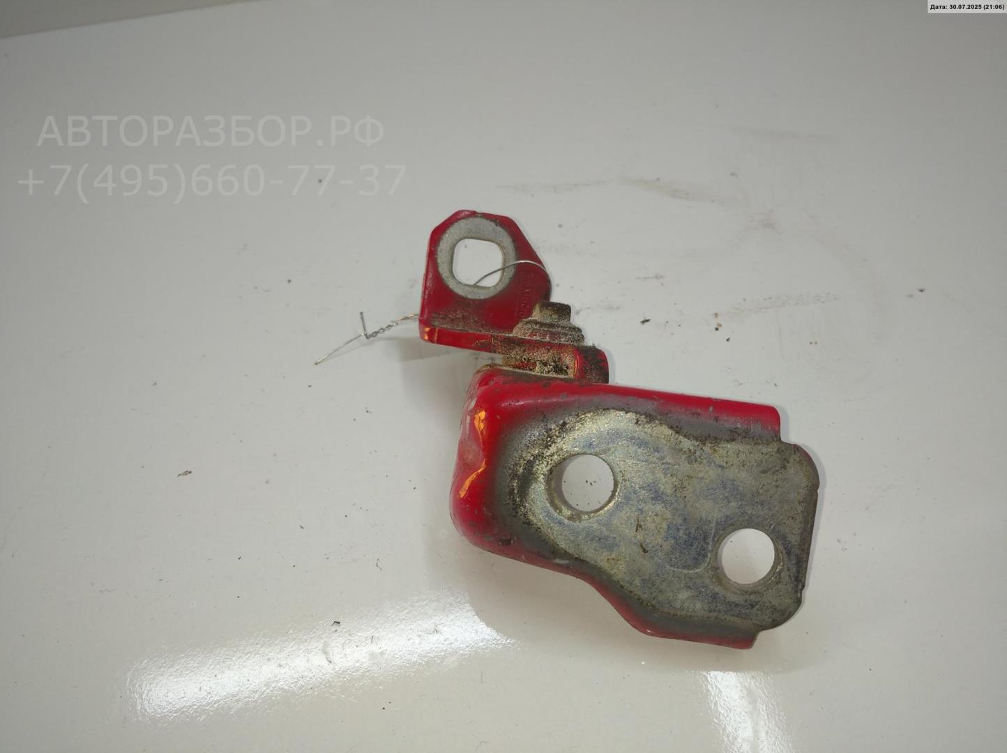 Петля двери