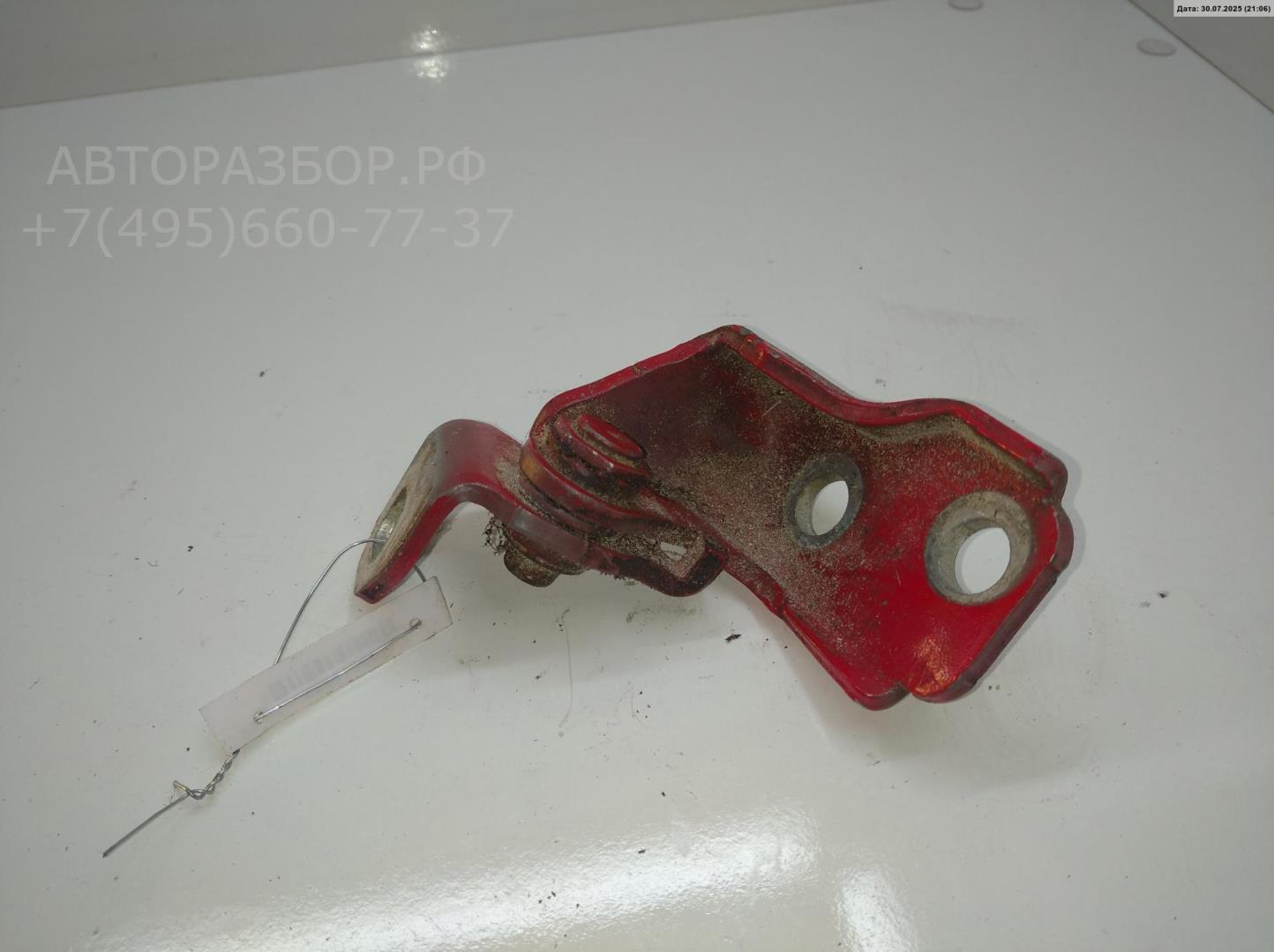 Петля двери