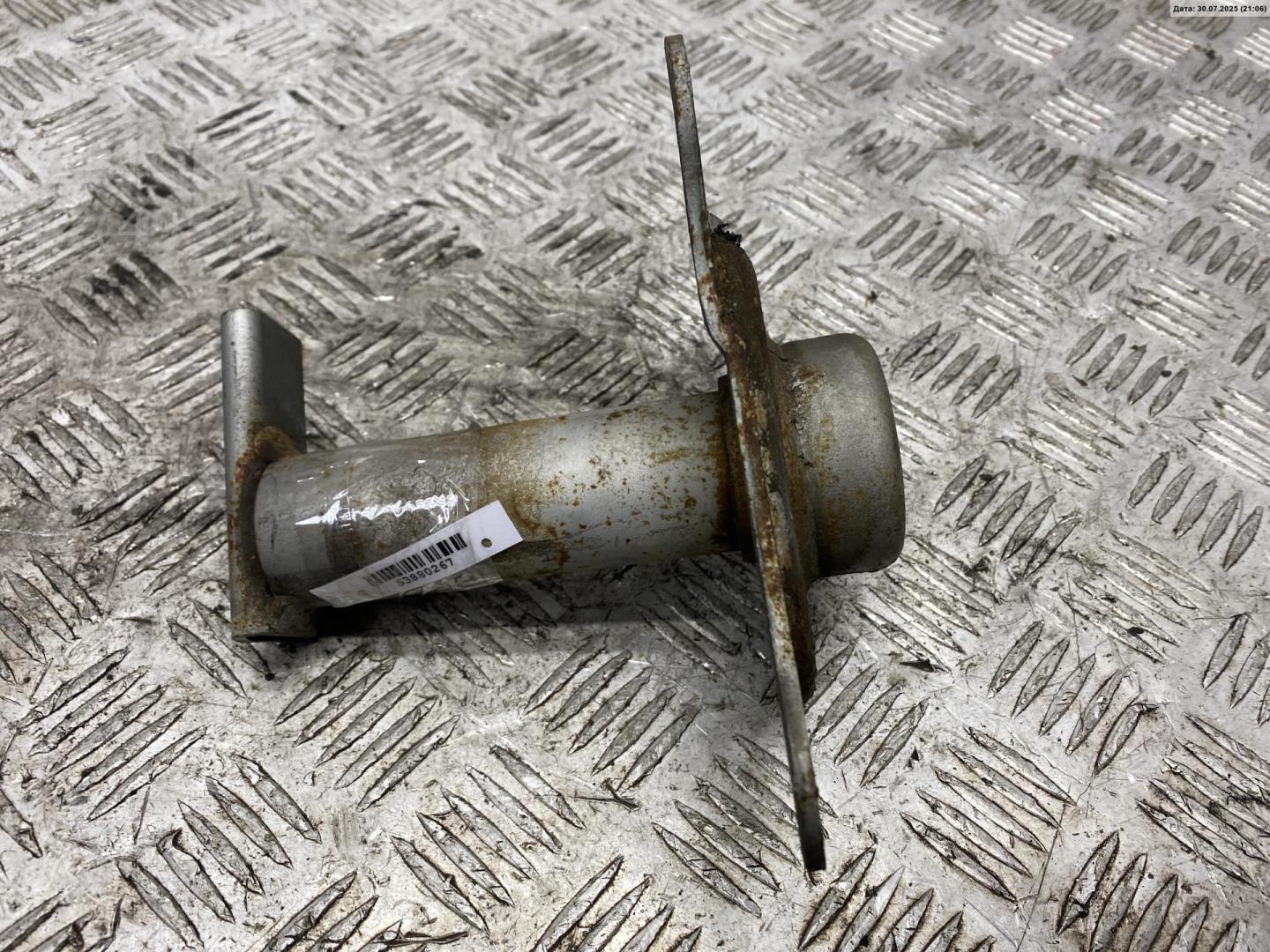 Кронштейн переднего бампера правый