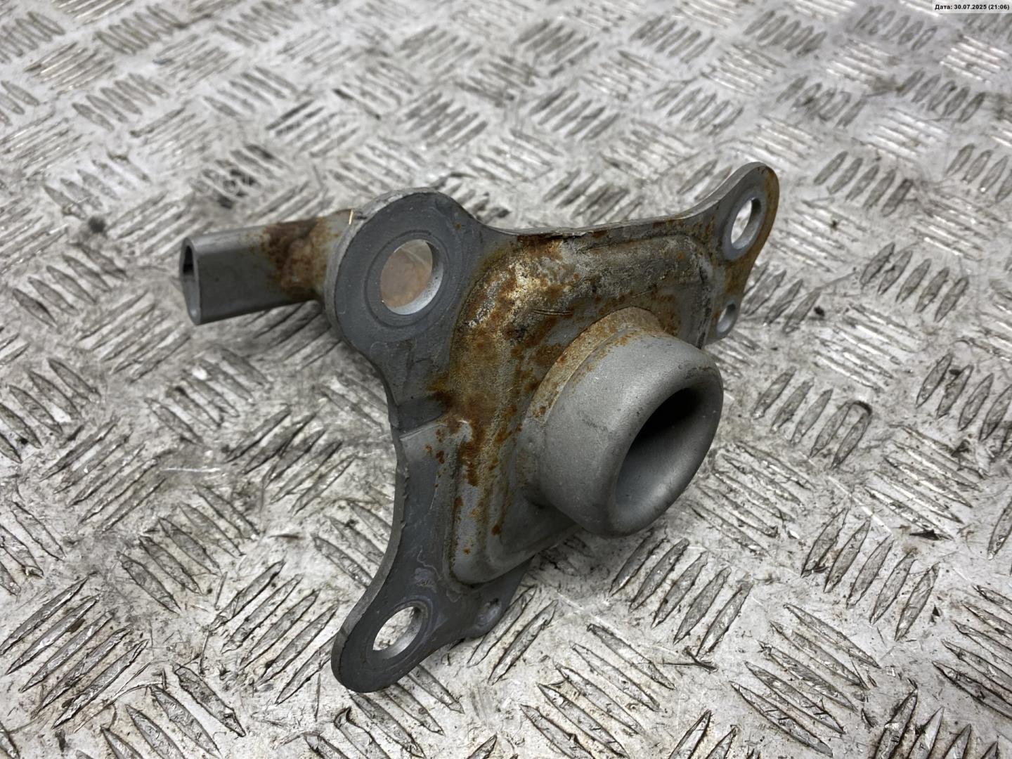 Кронштейн переднего бампера левый