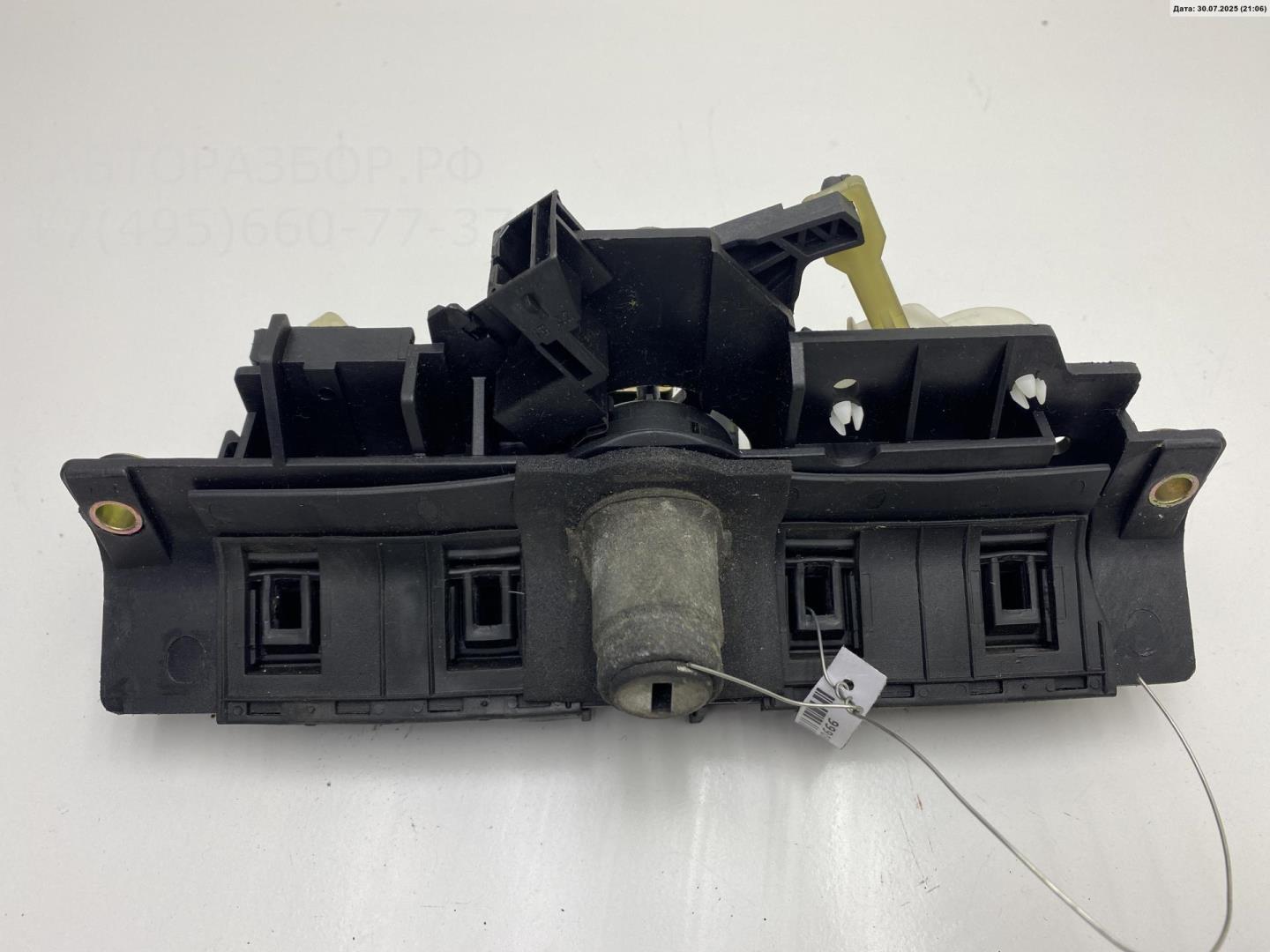 Ручка двери багажника наружная