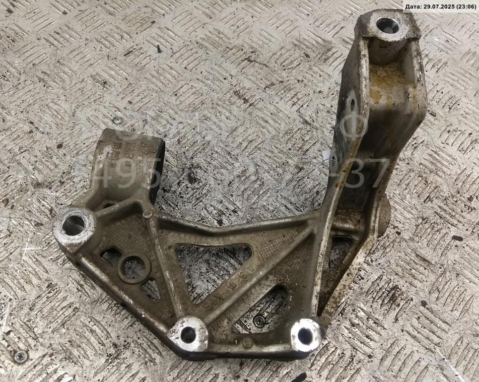 Рычаг передний левый