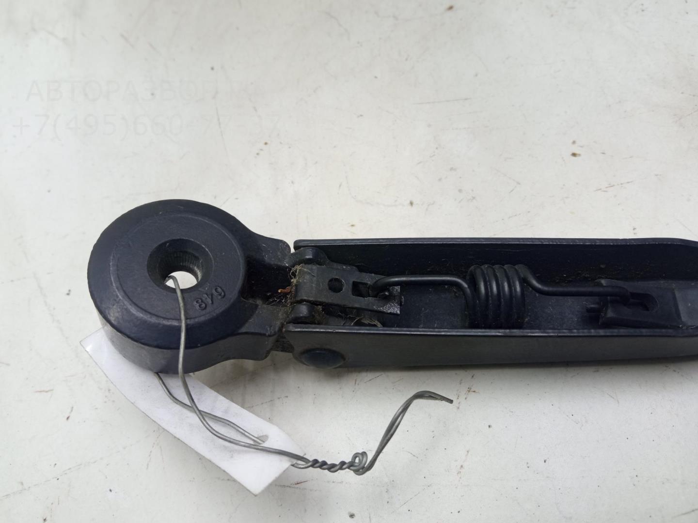 Поводок стеклоочистителя заднего