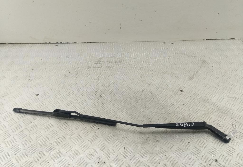 Поводок стеклоочистителя передний правый