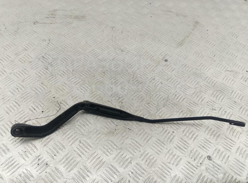 Поводок стеклоочистителя передний правый