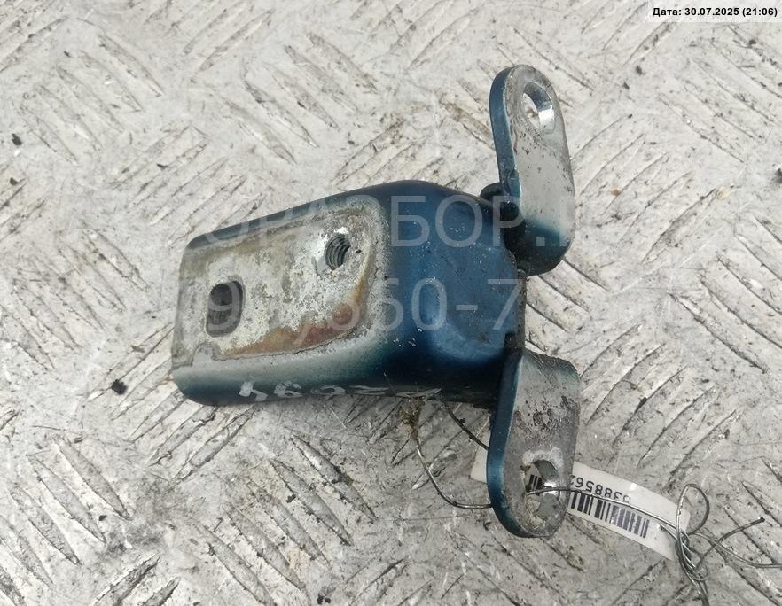 Петля двери