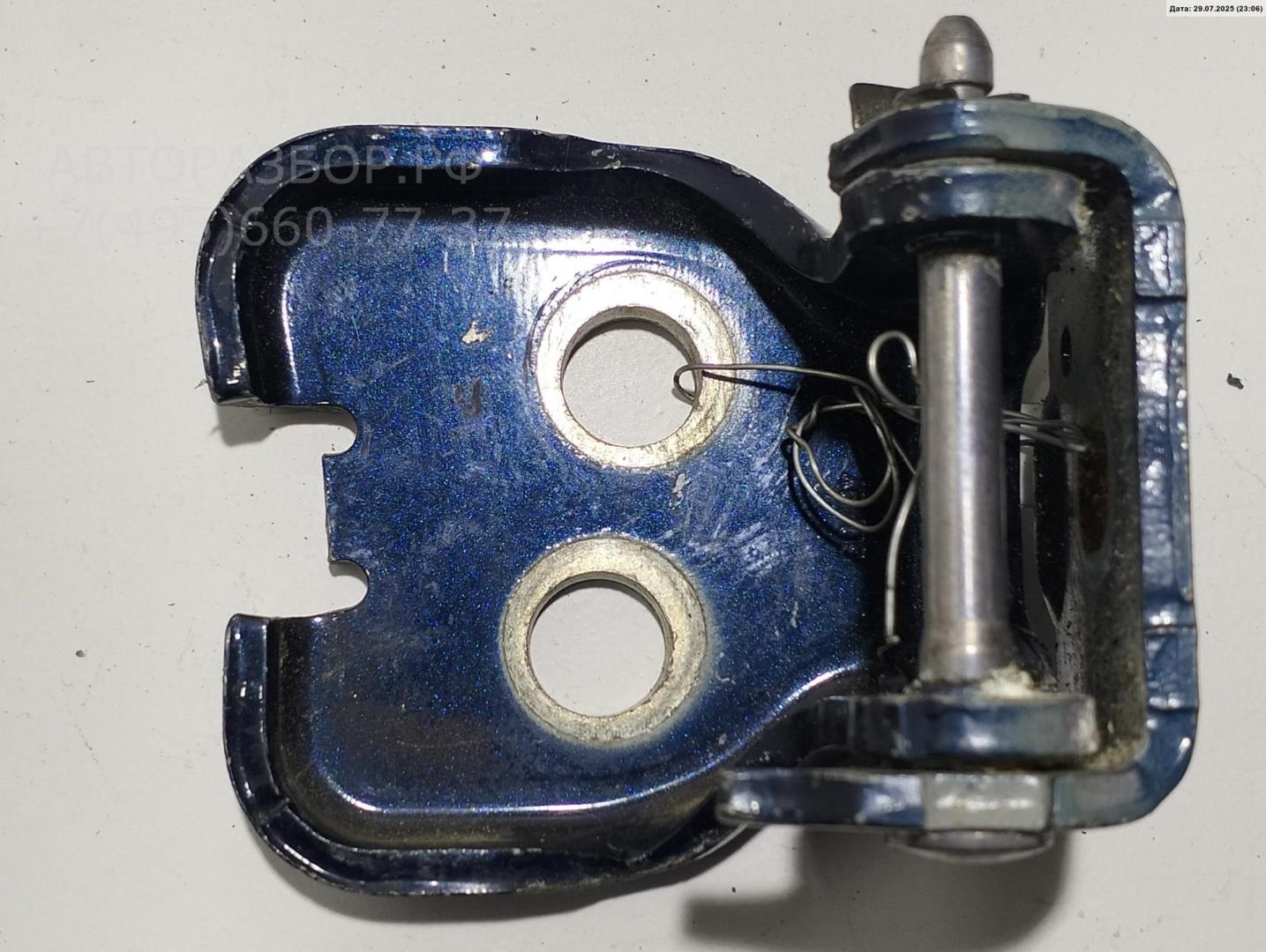 Петля двери