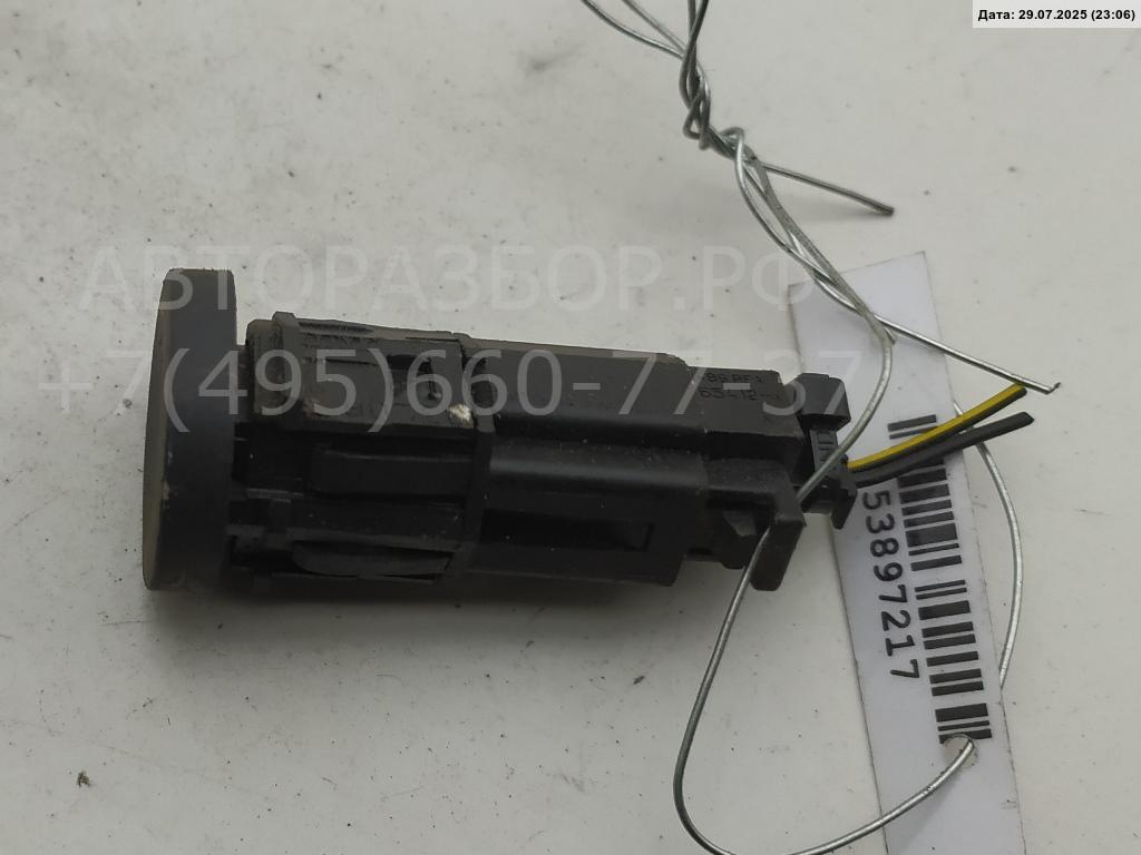 Кнопка открывания багажника